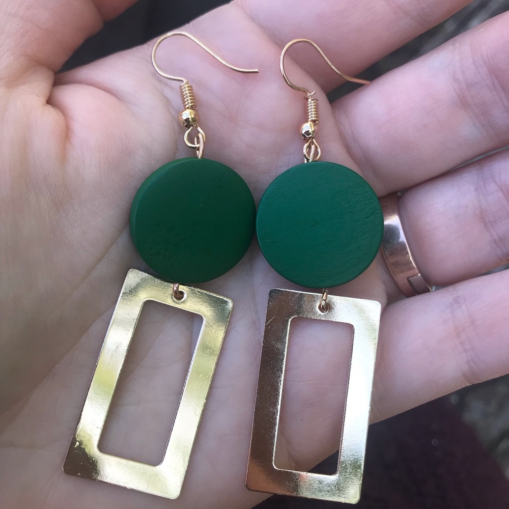 NWT Gorgeous earrings - Picture 2 of 3